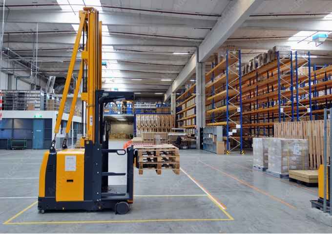 Cross dock warehouse